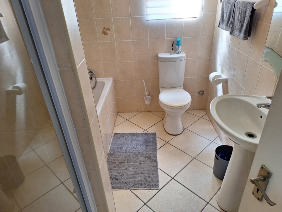 2 Bedroom Property for Sale in Hartenbos Central Western Cape